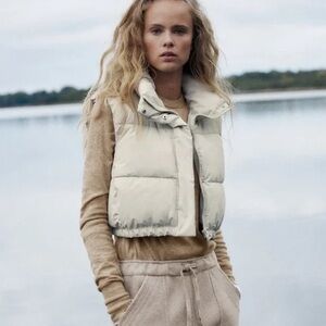 Zara Rubberized Cropped Vest in Cream size XS